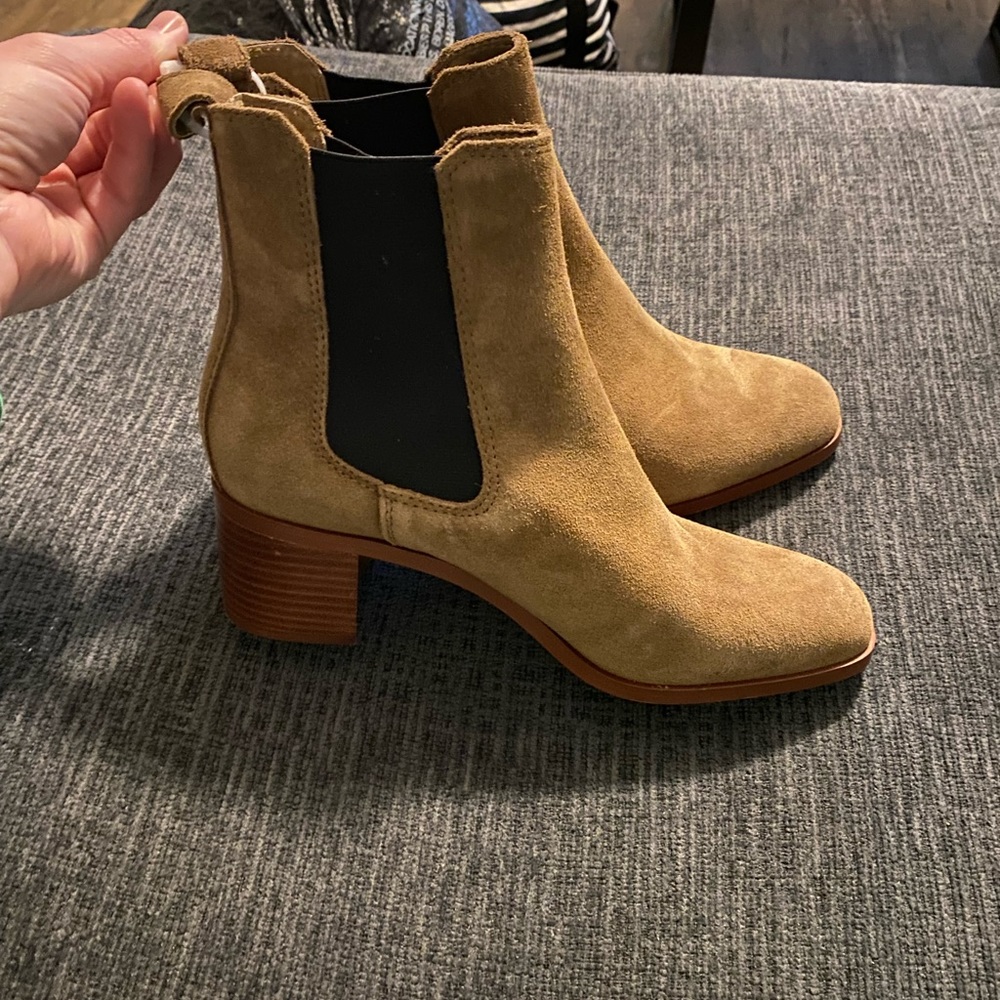 NEW ! Steve Madden Rhiannon Chelsea Boot Women Cognac Brown Suede Size 9M